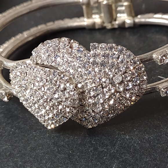 Very Pretty 7 Inch Vintage Rhinestone Heart Hinged Clamper Bracelet - Picture 1 of 9